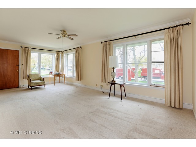 2090 Chase Ave, Des Plaines, IL 60018 photo 2