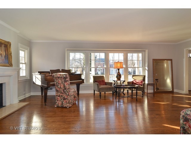 635 Windsor Rd, Glenview, IL 60025 photo 2