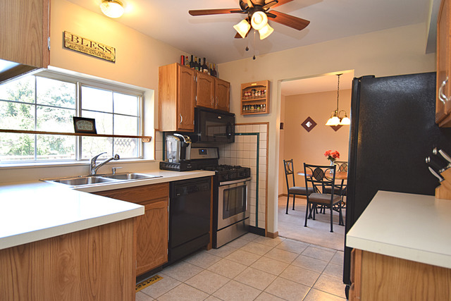 1175 Harwich Dr, Carol Stream, IL 60188 photo 3