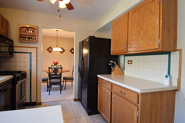 1175 Harwich Dr, Carol Stream, IL 60188 photo 4