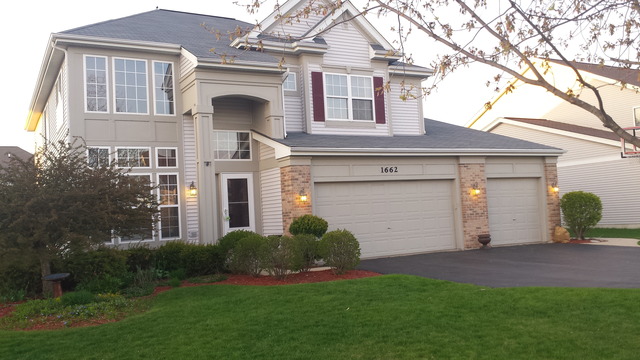 1662 Montclair Dr, Elgin, IL 60123 photo 2