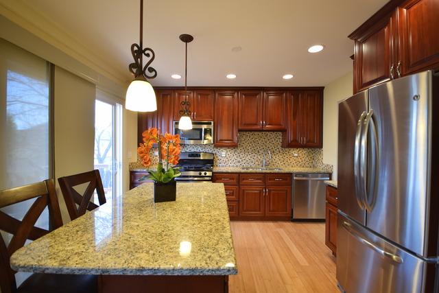 4415 Westbridge Ct, Hoffman Estates, IL 60192 photo 2