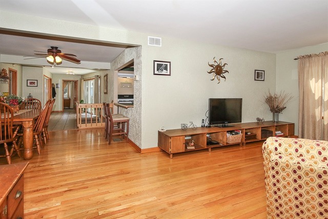 325 E Ardmore Ave, Roselle, IL 60172 photo 6
