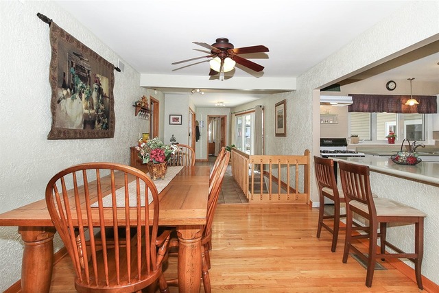 325 E Ardmore Ave, Roselle, IL 60172 photo 3