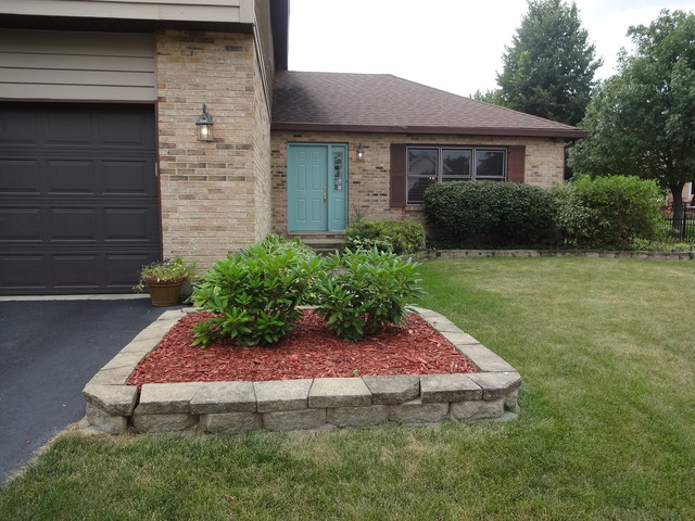 426 Deanna Dr, Bartlett, IL 60103 photo 2
