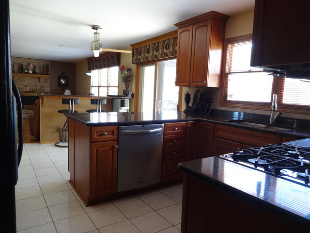 426 Deanna Dr, Bartlett, IL 60103 photo 6