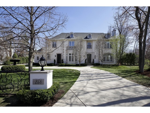 258 Walden Dr, Glencoe, IL 60022 photo 1