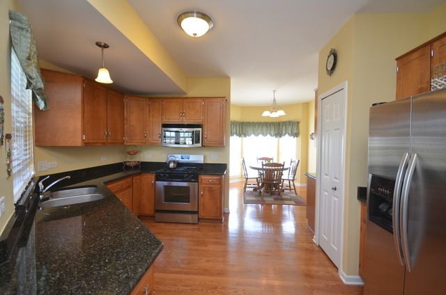 12521 Kildare Dr, Plainfield, IL 60585 photo 4