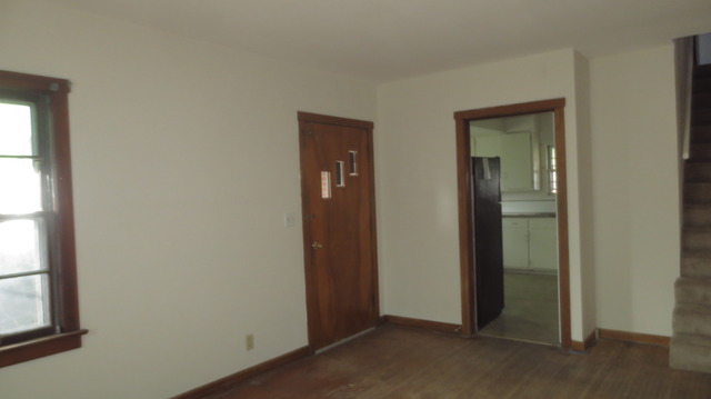 616 Keep Ave, Elgin, IL 60120 photo 2