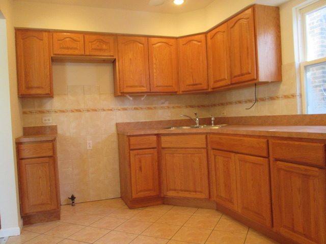 9846 S Dobson Ave, Chicago, IL 60628 photo 6