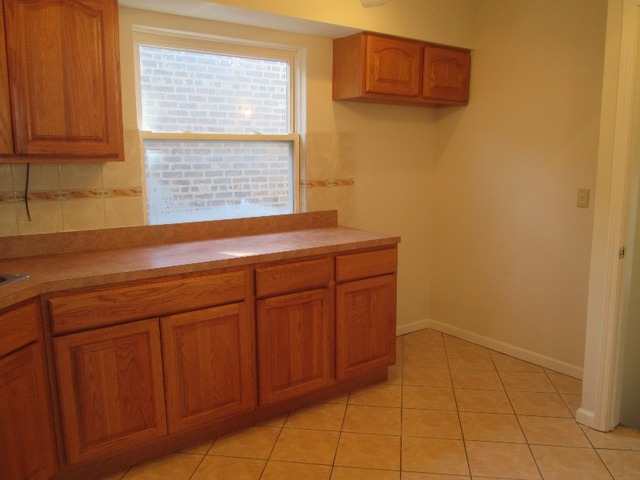 9846 S Dobson Ave, Chicago, IL 60628 photo 5