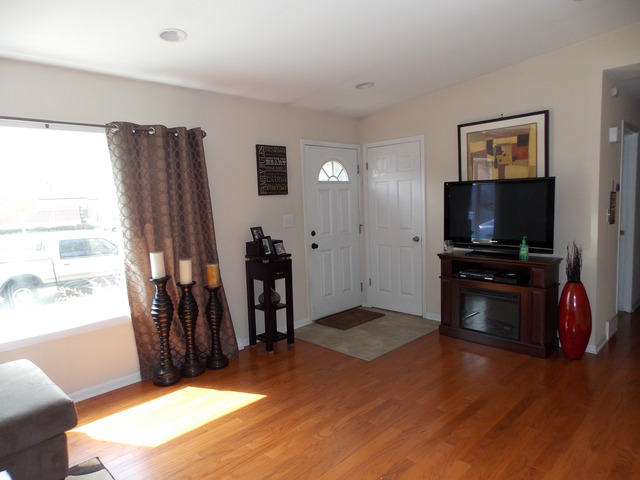 155 N Mclean Blvd, Elgin, IL 60123 photo 9