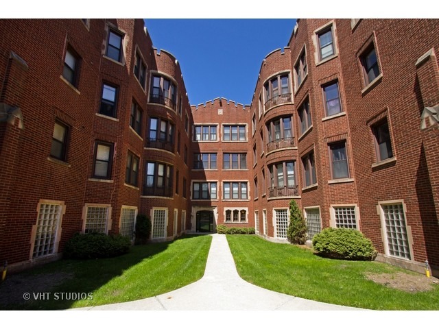 1942 E 74th St #2B, Chicago, IL 60649 photo 1