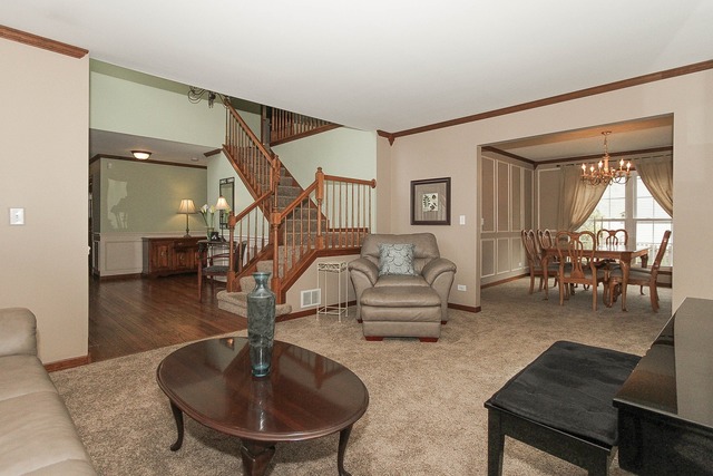 1543 Old Barn Rd, Bartlett, IL 60103 photo 9