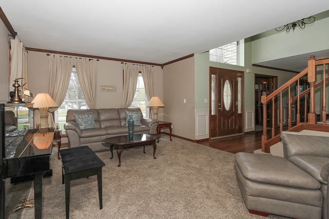 1543 Old Barn Rd, Bartlett, IL 60103 photo 2