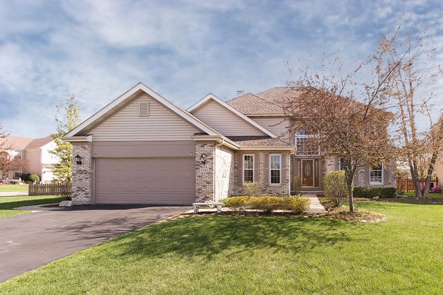 1543 Old Barn Rd, Bartlett, IL 60103 photo 1