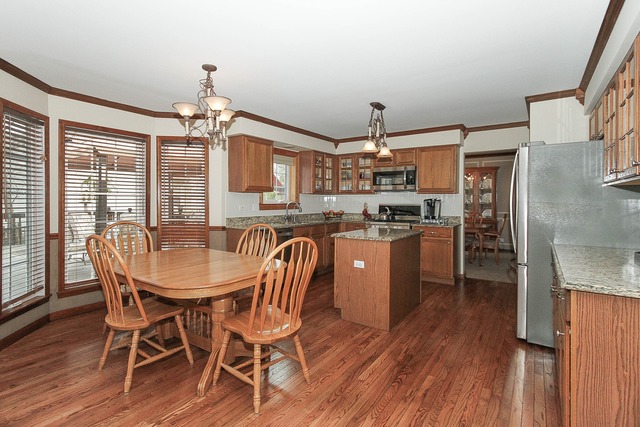 1543 Old Barn Rd, Bartlett, IL 60103 photo 5