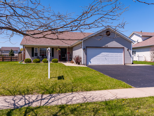 2113 Gray Hawk Dr, Plainfield, IL 60586 photo 1