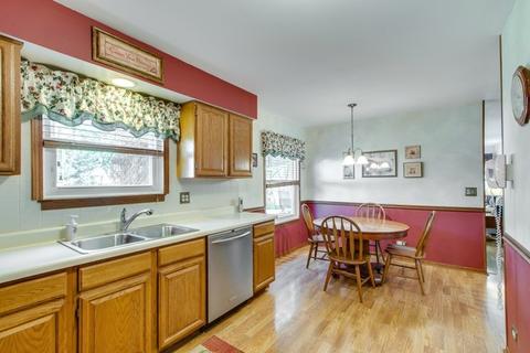 1210 Old Mill Ln, Algonquin, IL 60102 photo 2
