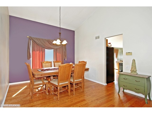 437 Snow Drift Cir, Bartlett, IL 60103 photo 6