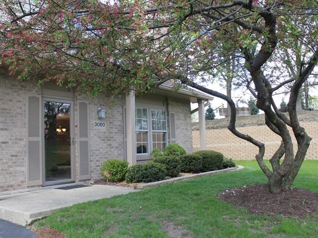 3060 Anton Cir, Aurora, IL 60504 photo 2
