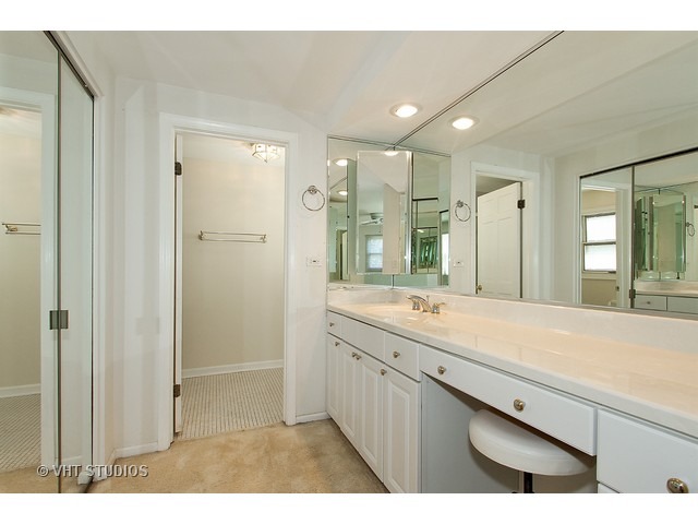 3523 Maple Leaf Dr, Glenview, IL 60026 photo 9