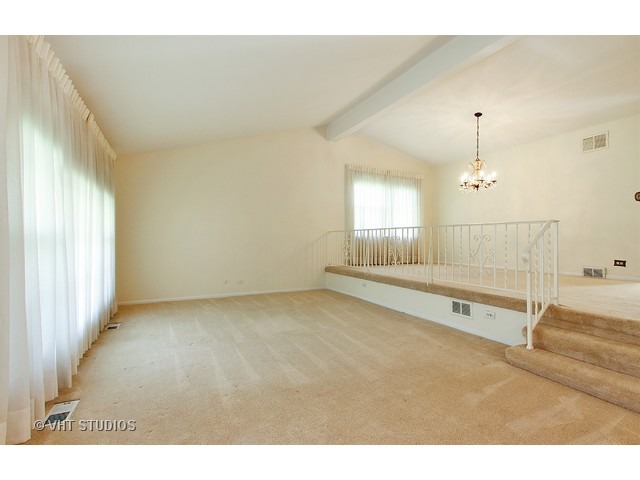 3523 Maple Leaf Dr, Glenview, IL 60026 photo 2
