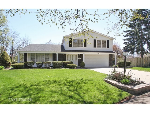 3523 Maple Leaf Dr, Glenview, IL 60026 photo 1