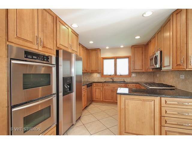 3523 Maple Leaf Dr, Glenview, IL 60026 photo 4