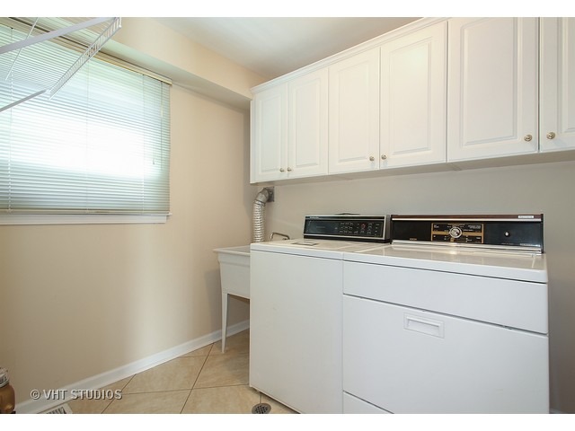 3523 Maple Leaf Dr, Glenview, IL 60026 photo 13