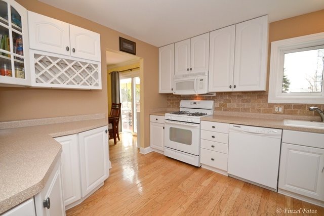 1395 Nantucket Ct, Hoffman Estates, IL 60192 photo 4
