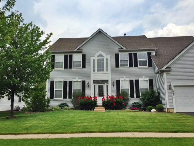 6070 Florence Dr, Hoffman Estates, IL 60192 photo 2