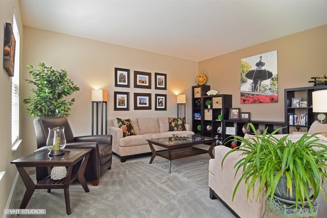 6070 Florence Dr, Hoffman Estates, IL 60192 photo 4