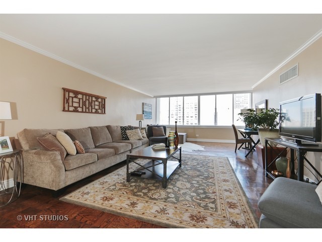 1 E Schiller St #19a, Chicago, IL 60610 photo 2