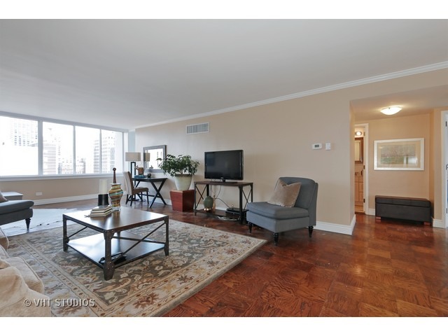 1 E Schiller St #19a, Chicago, IL 60610 photo 4