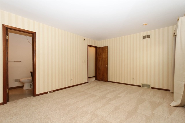1490 Webster Ln, Des Plaines, IL 60018 photo 10
