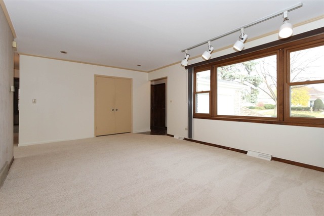 1490 Webster Ln, Des Plaines, IL 60018 photo 3