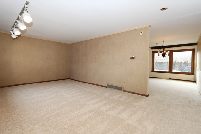 1490 Webster Ln, Des Plaines, IL 60018 photo 4