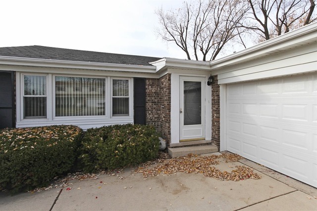 1490 Webster Ln, Des Plaines, IL 60018 photo 2