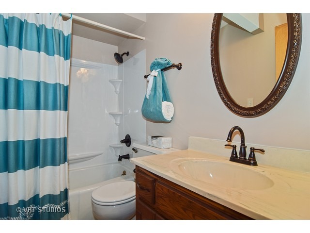611 W North Ave, Bartlett, IL 60103 photo 9