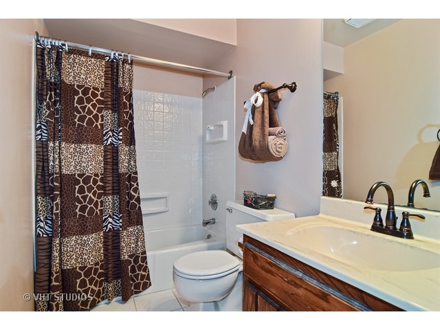 611 W North Ave, Bartlett, IL 60103 photo 12