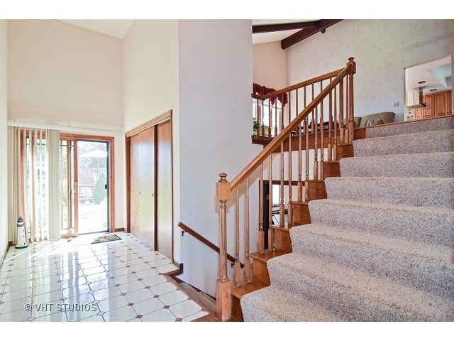 611 W North Ave, Bartlett, IL 60103 photo 2