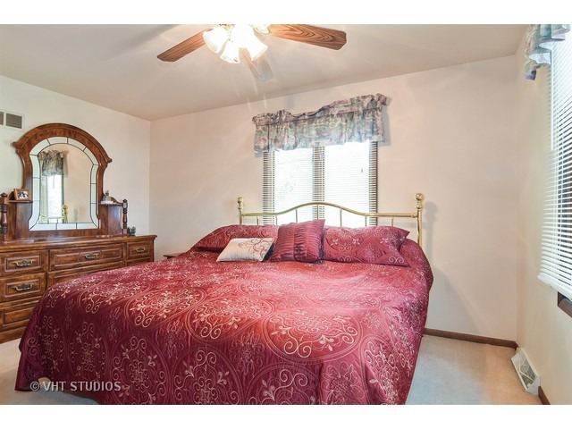 611 W North Ave, Bartlett, IL 60103 photo 8
