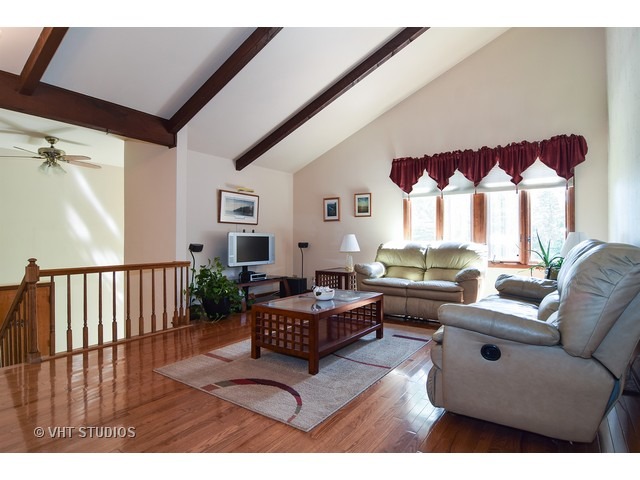 611 W North Ave, Bartlett, IL 60103 photo 3