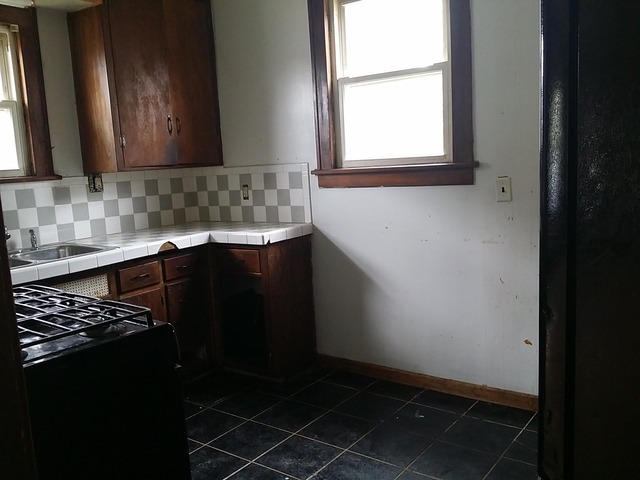 1042 Morton Ave, Elgin, IL 60120 photo 9
