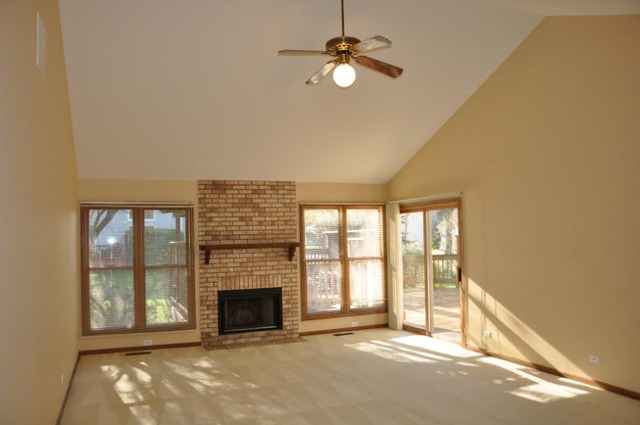 1188 Willoby Ln, Elgin, IL 60120 photo 1