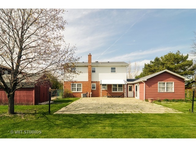 915 Vera Ln, Wheeling, IL 60090 photo 10
