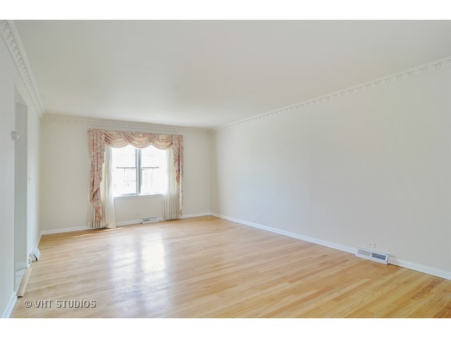 915 Vera Ln, Wheeling, IL 60090 photo 2