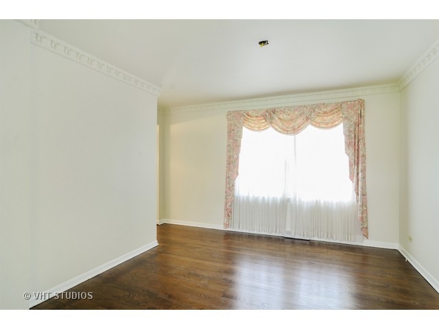 915 Vera Ln, Wheeling, IL 60090 photo 4