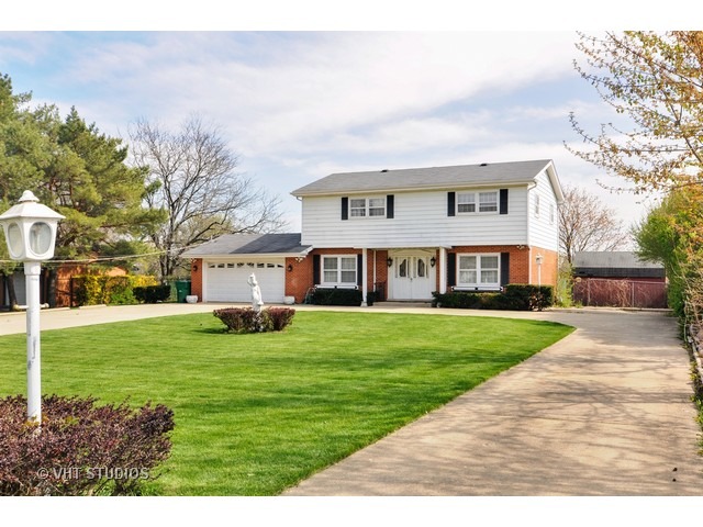 915 Vera Ln, Wheeling, IL 60090 photo 1